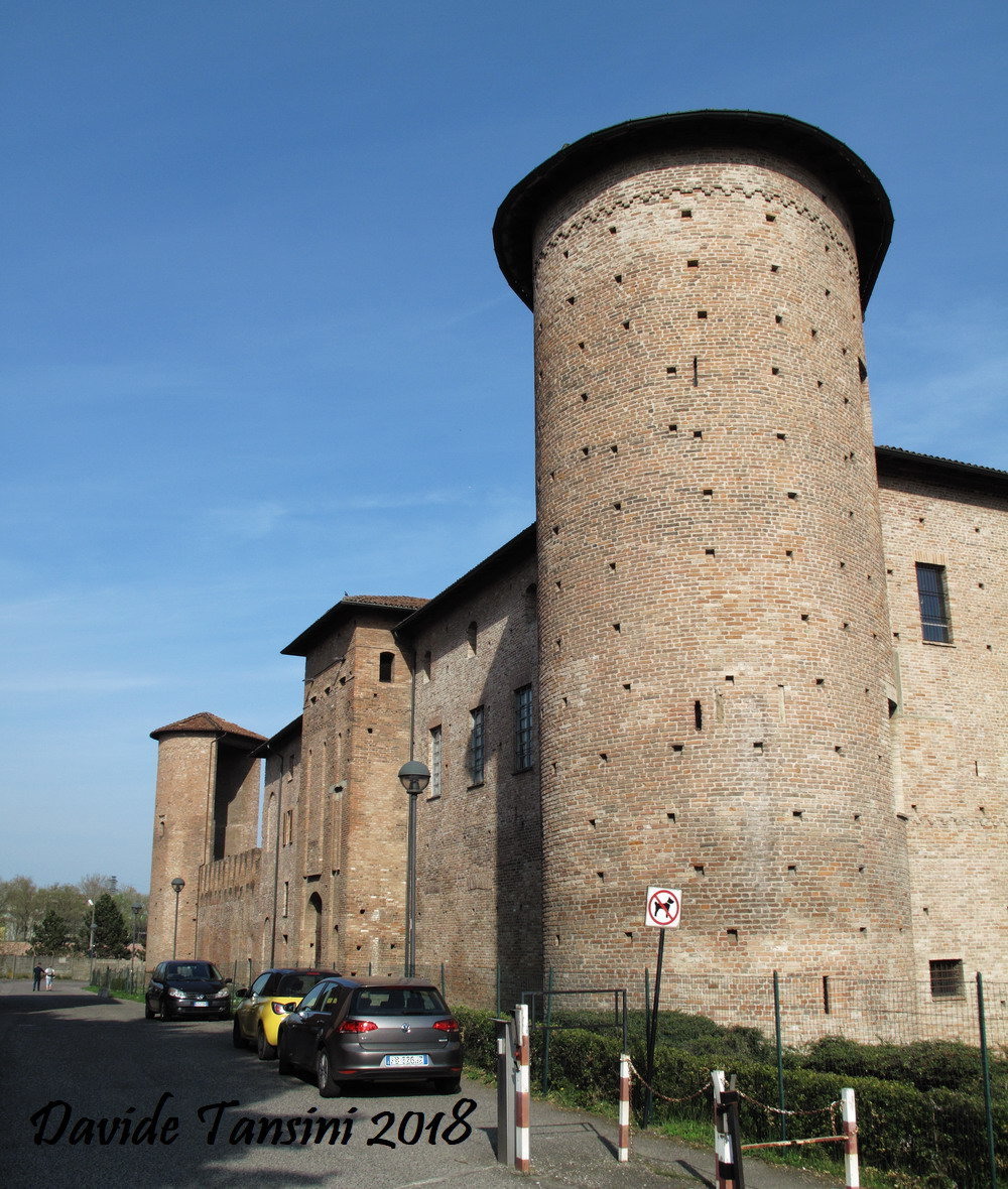 Piacenza (Emilia-Romagna – Italia). Cittadella Viscontea (Palazzo Farnese): angolo Ovest. Davide Tansini. 2018. Fotografia digitale