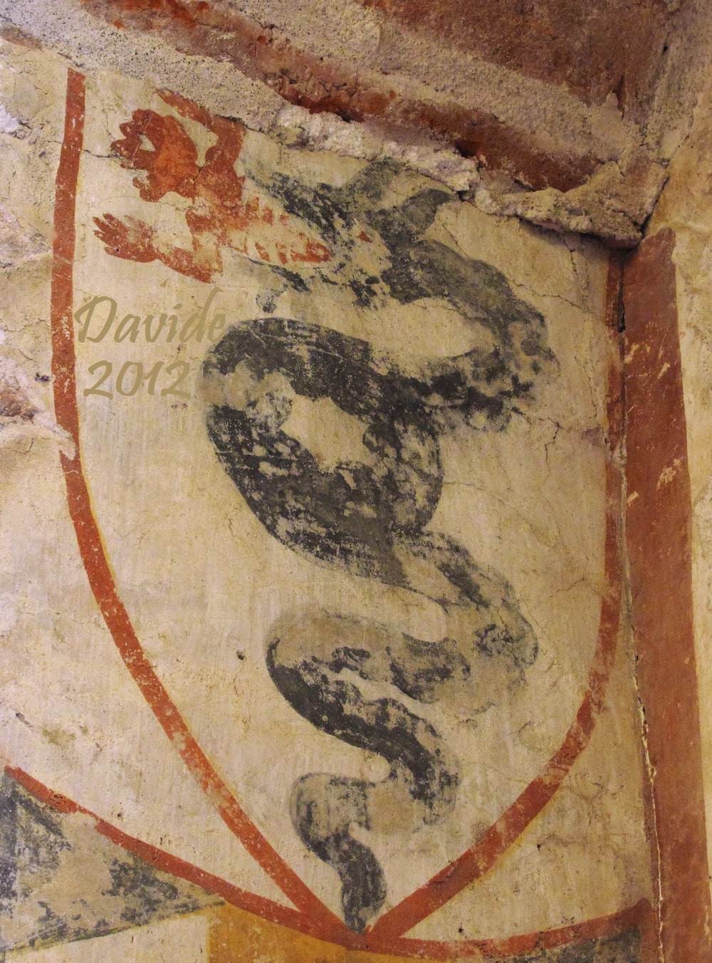 Anonimo (XIV-XV secolo), “Stemma visconteo”, Anni Venti del XV secolo, affresco. Orzinuovi (Brescia, Lombardia – Italia), Rocca di San Giorgio. Davide Tansini. 2012. Fotografia digitale