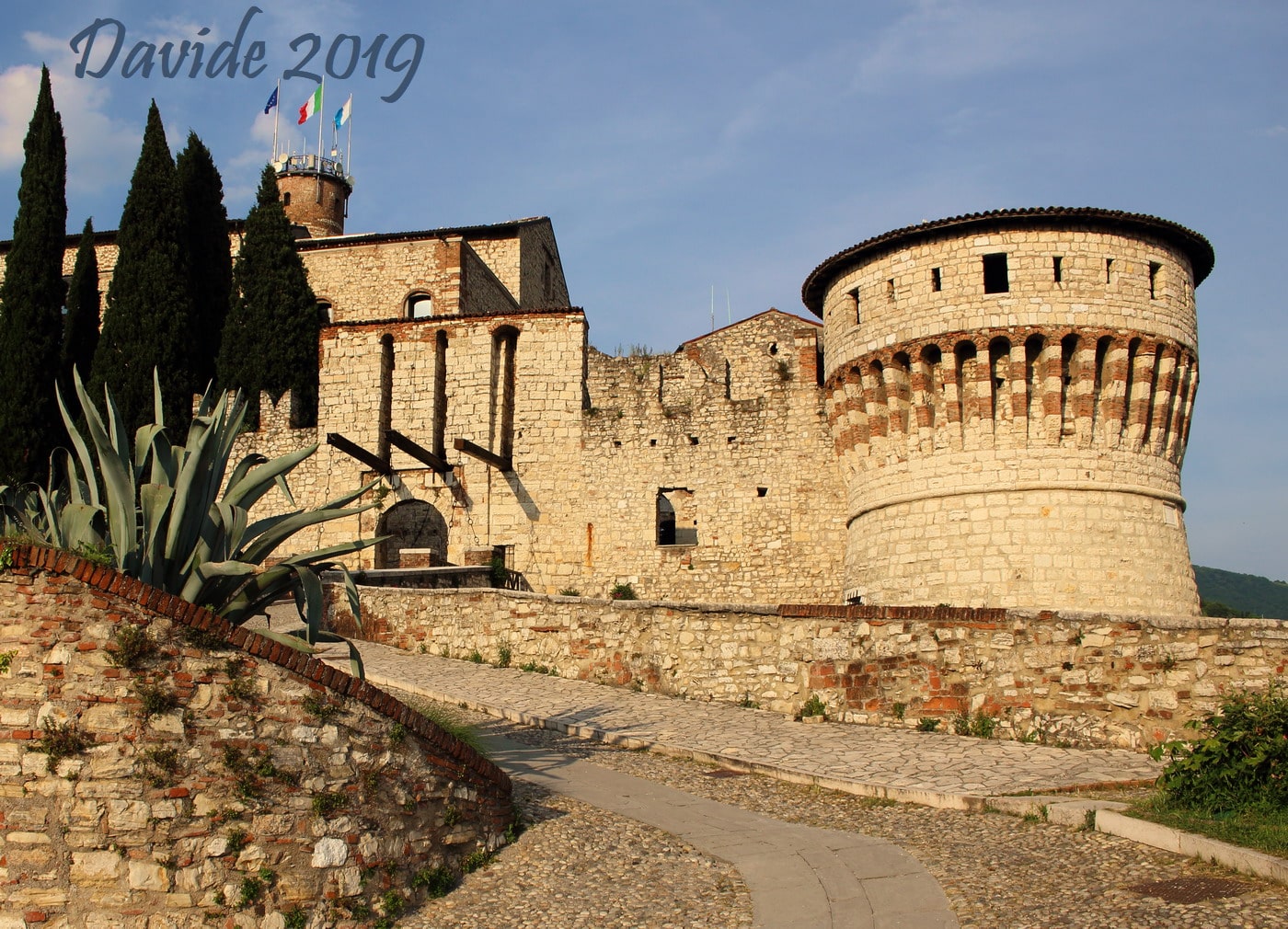 Brescia (Lombardia – Italia). Castello: Ponte Levatoio, Torre dei Prigionieri e Mastio. Davide Tansini. 2019. Fotografia digitale