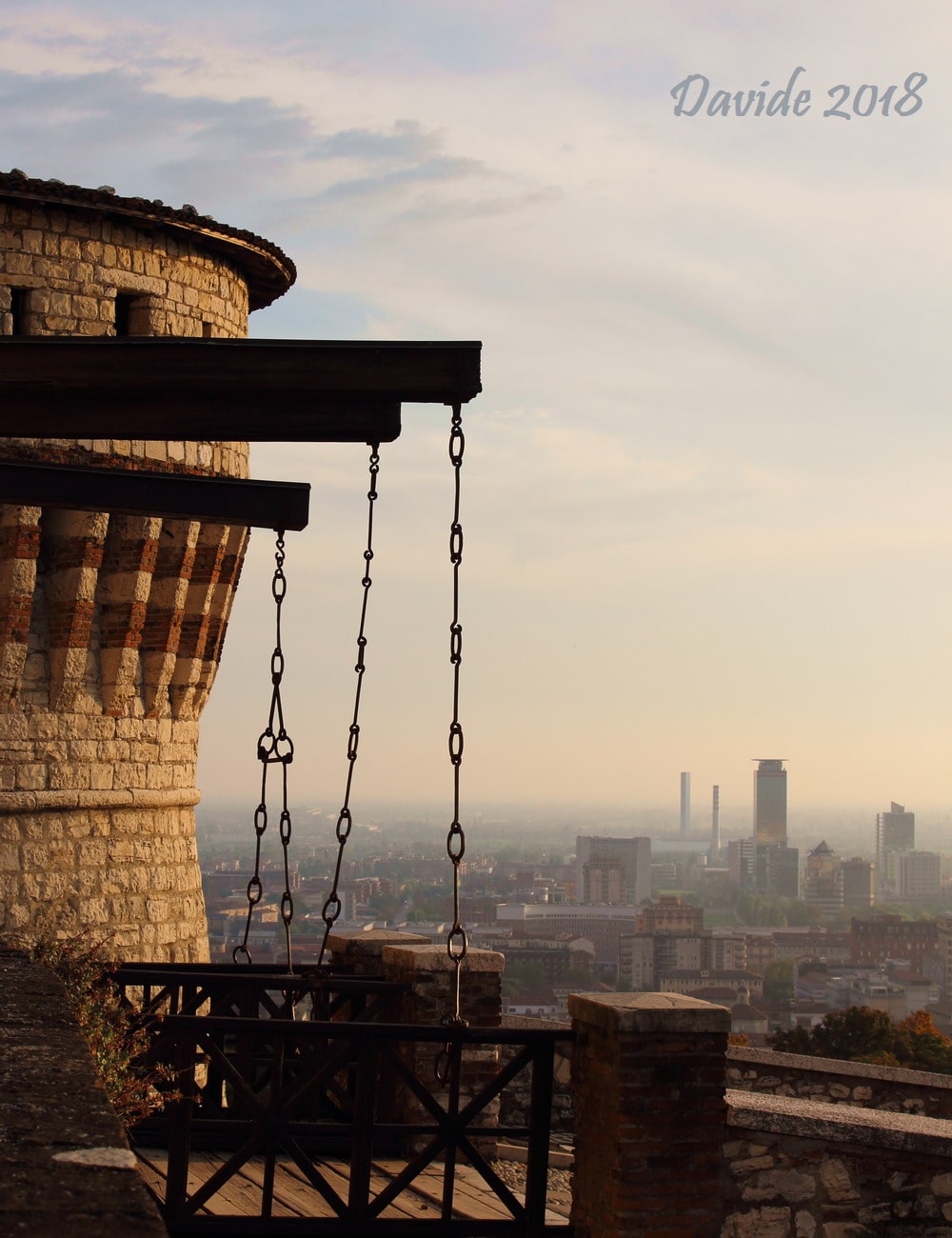 Brescia (Lombardia – Italia). Castello: Torre dei Prigionieri e panorama della città. Davide Tansini. 2018. Fotografia digitale