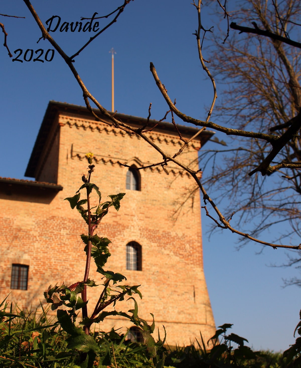 Camairago (Castelgerundo – Lodi, Lombardia – Italia). Castello Borromeo: torre Sud-Est. Davide Tansini. 2020. Fotografia digitale
