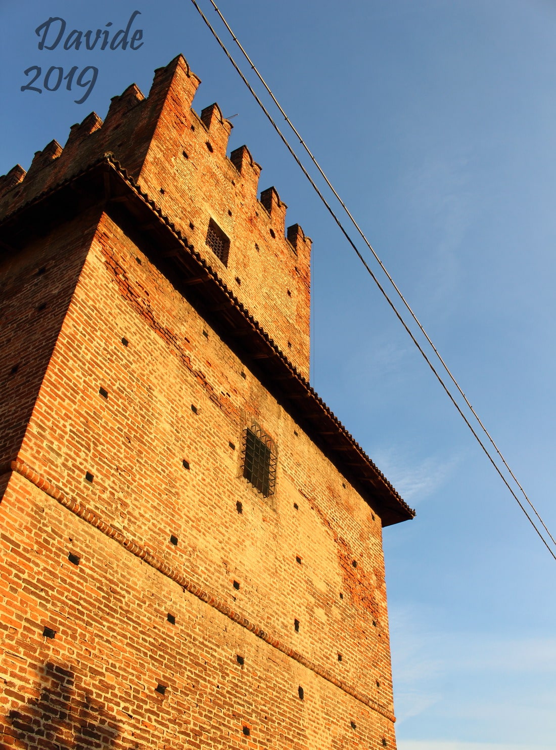 Casalpusterlengo (Lodi, Lombardia – Italia). Torre della Pusterla: fronte Sud-Ovest. Davide Tansini. 2019. Fotografia digitale