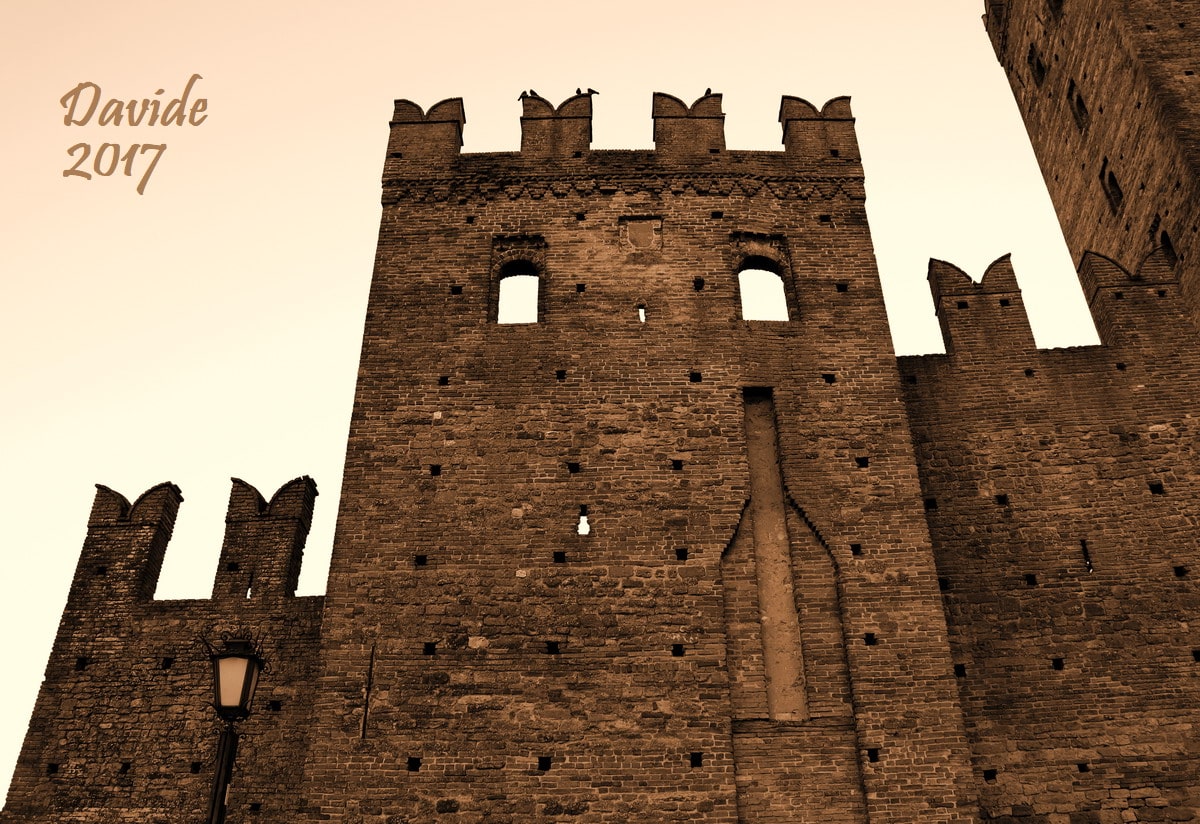 Castell’Arquato (Piacenza, Emilia-Romagna – Val d’Arda, Italia). Rocca Viscontea: fronte Nord-Est. Davide Tansini. 2017. Fotografia digitale