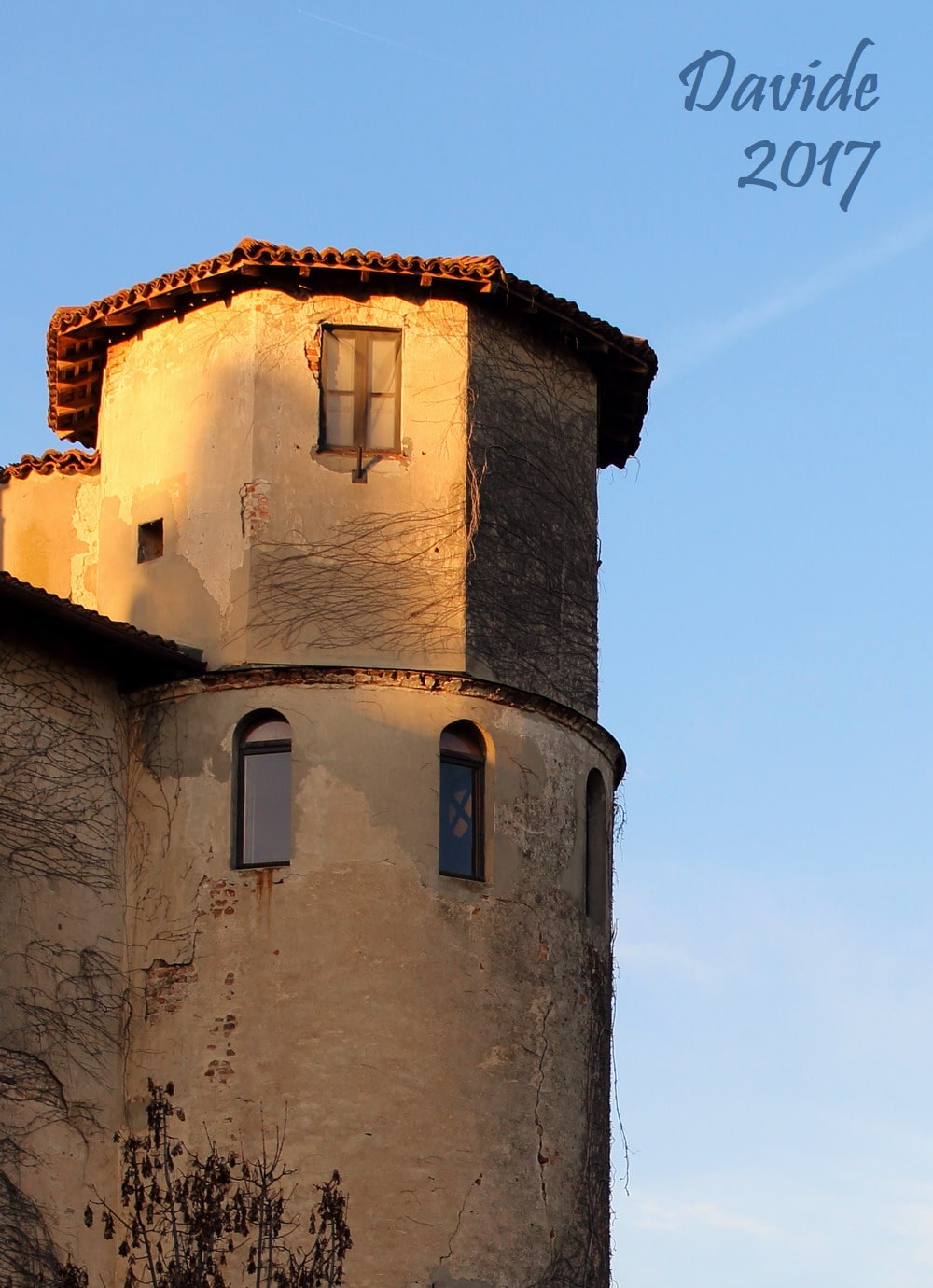 Castiglione d’Adda (Lodi, Lombardia – Italia). Castello Pallavicino Serbelloni: torre Est. Davide Tansini. 2017. Fotografia digitale