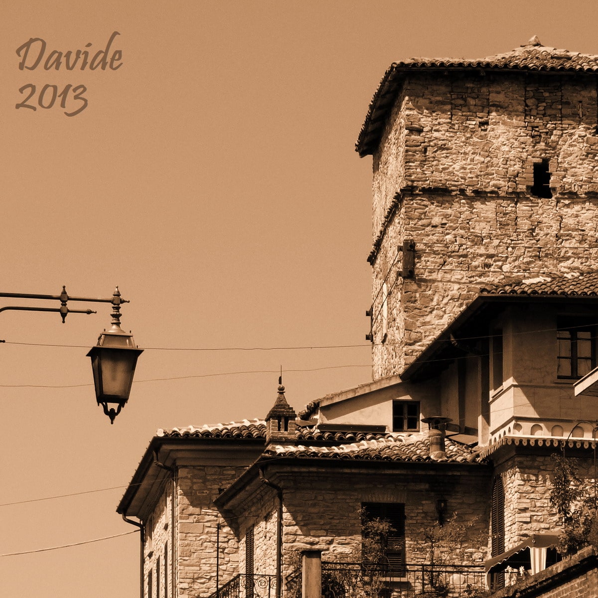 Nibbiano (Alta Val Tidone – Piacenza, Emilia-Romagna – Valtidone, Italia). Castello: angolo Sud-Ovest. Davide Tansini. 2013. Fotografia digitale