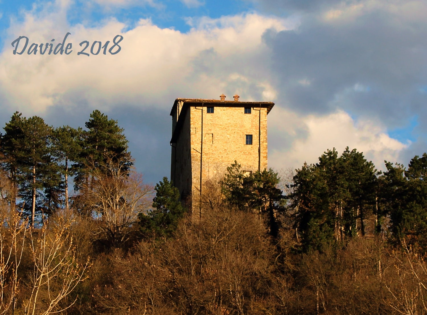 Pellegrino Parmense (Parma, Emilia-Romagna – Val Stirone, Italia). Castello: fronte Nord-Ovest. Davide Tansini. 2018. Fotografia digitale