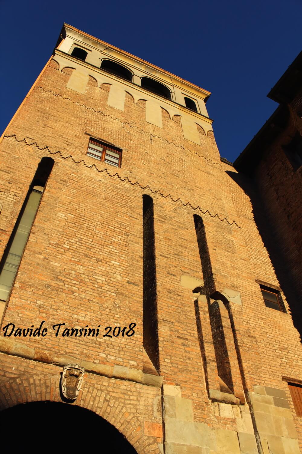Piacenza (Emilia-Romagna – Italia). Cittadella Viscontea (Palazzo Farnese): torre d’ingresso Sud-Ovest. Davide Tansini. 2018. Fotografia digitale