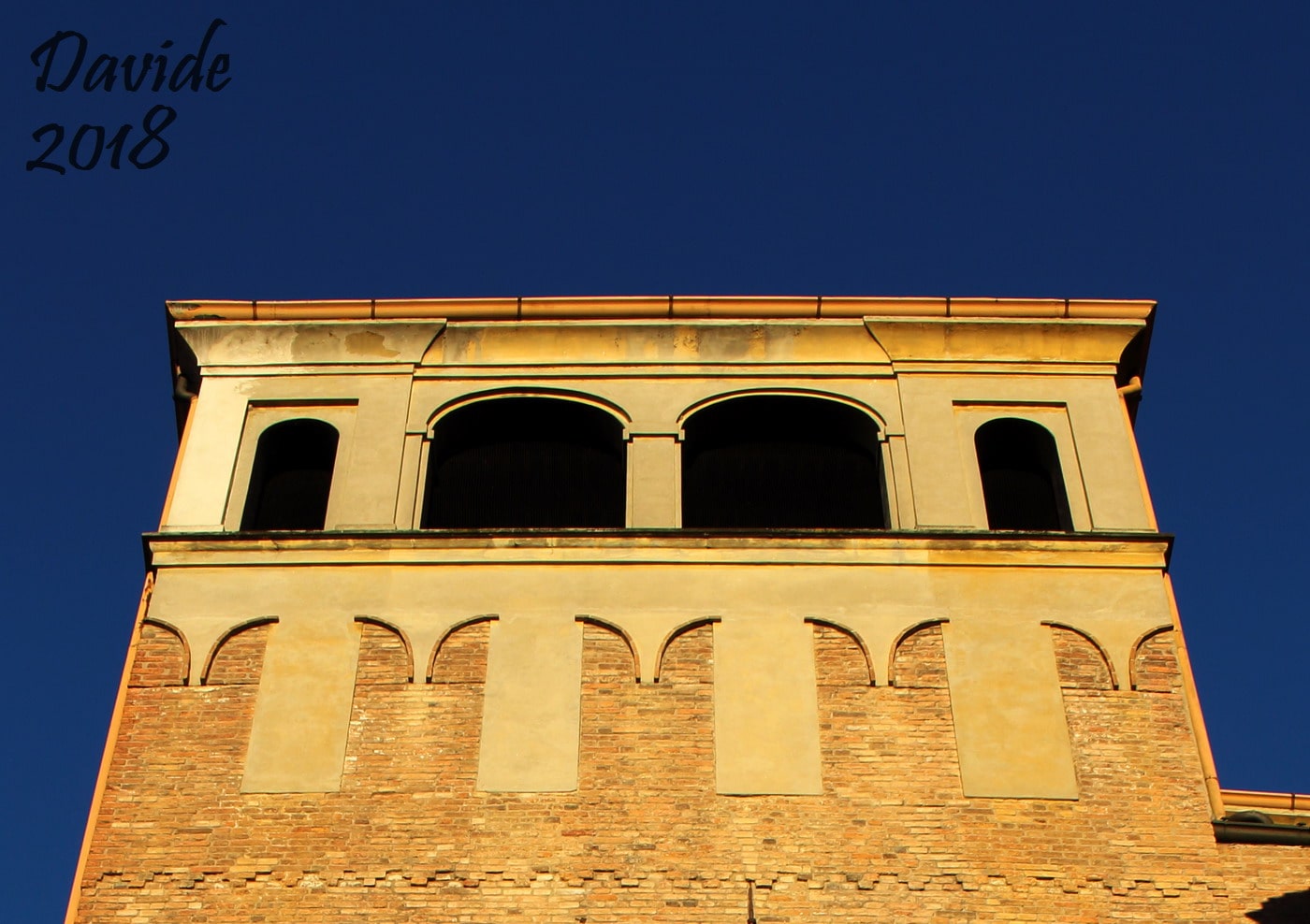 Piacenza (Emilia-Romagna – Italia). Cittadella Viscontea (Palazzo Farnese): torre d’ingresso Sud-Ovest. Davide Tansini. 2018. Fotografia digitale