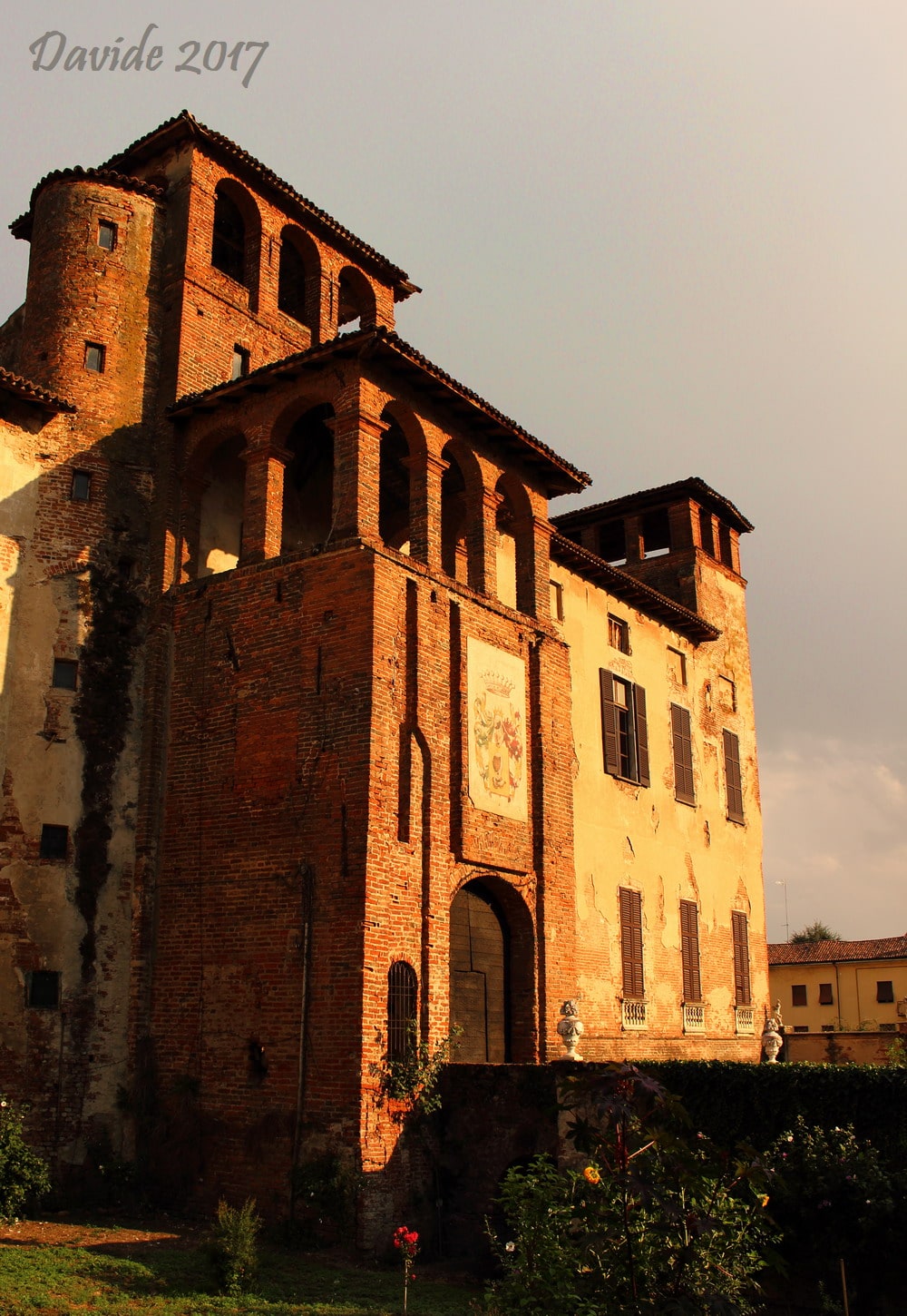 Pieve del Cairo (Pavia, Lombardia – Lomellina, Italia). Castello Beccaria: ingresso Nord-Ovest. Davide Tansini. 2017. Fotografia digitale