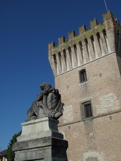 Pizzighettone (Cremona, Italia). Torre del Guado e Leone